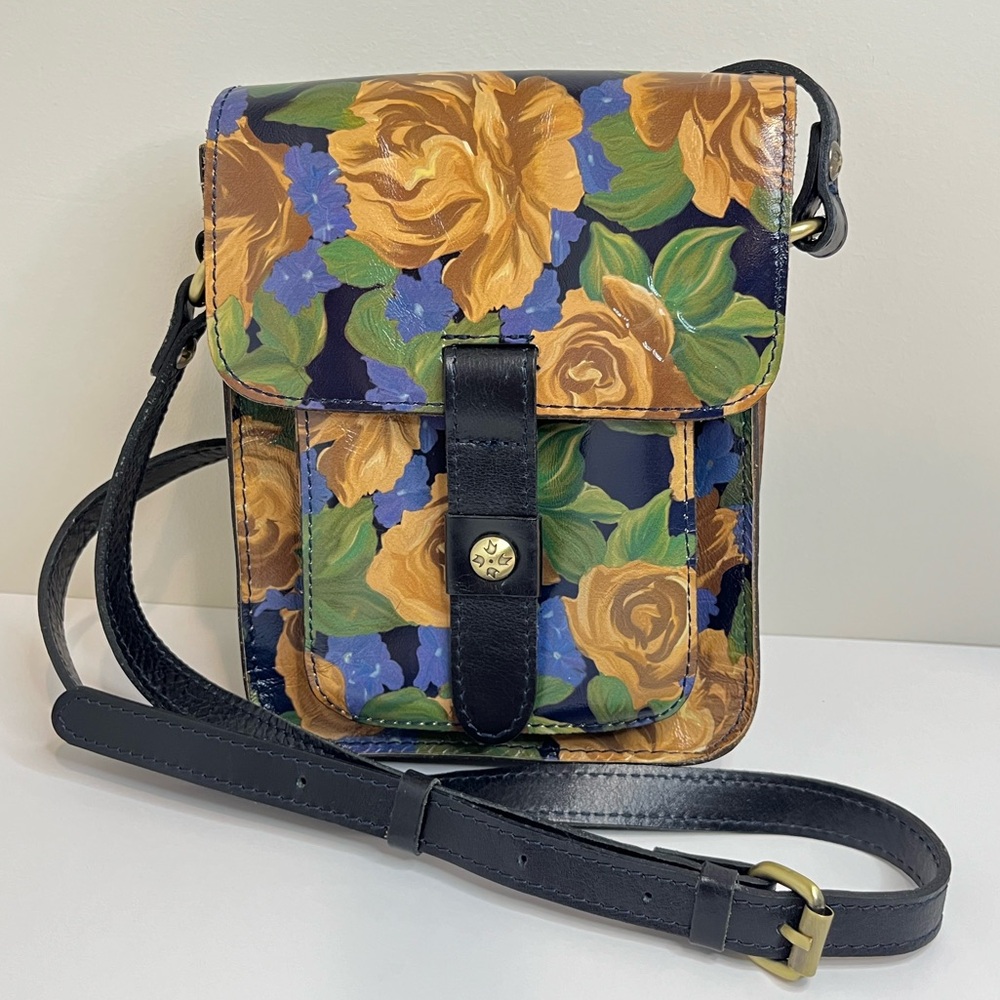 LIKE NEW 🌼 Patricia Nash Blue Sky Rose Leather Crossbody Flap Cell Pocket Bag
